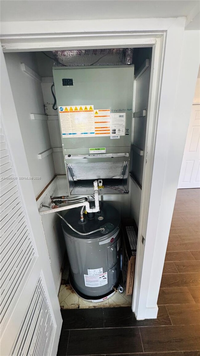 Foto del edificio - 400 Kings Point Dr