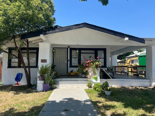 Building Photo - 1528 N Waterman Ave