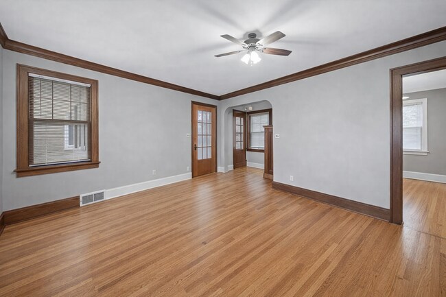 Building Photo - 811 Snelling Ave N