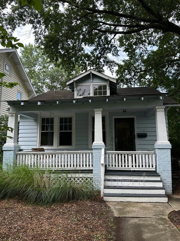 Foto principal - 4007 Chevy Chase St