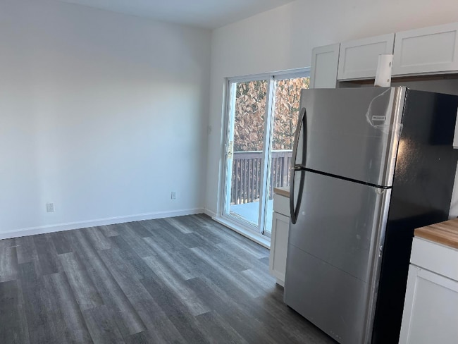 Building Photo - 2729 Custer Ave