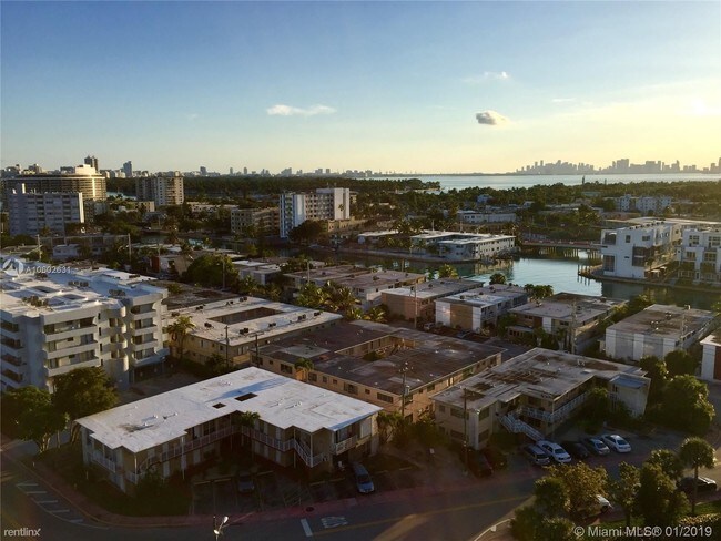 Foto del edificio - 2 br, 2 bath Condo - 7442 Wayne Ave # 12