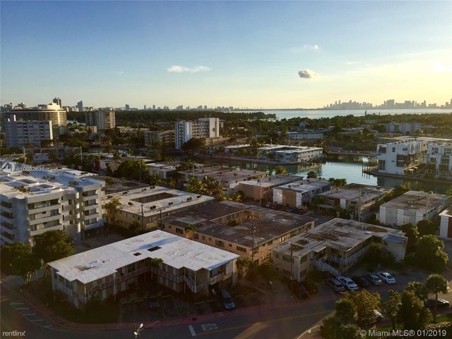 Building Photo - 2 br, 2 bath Condo - 7442 Wayne Ave # 12