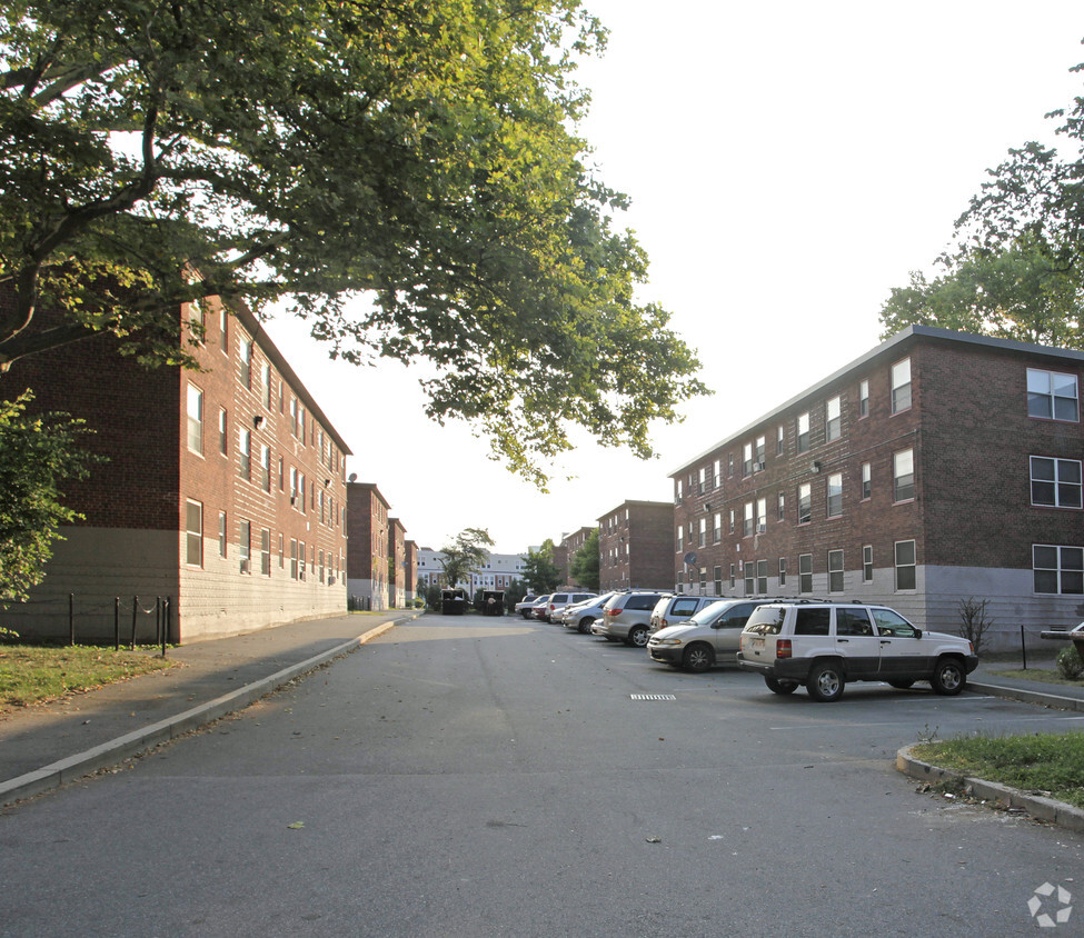 Building Photo - Lenox