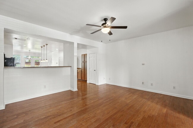 Building Photo - 132 Point Comfort Ln