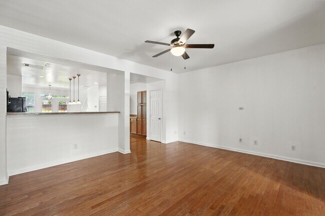 Foto del edificio - 132 Point Comfort Ln