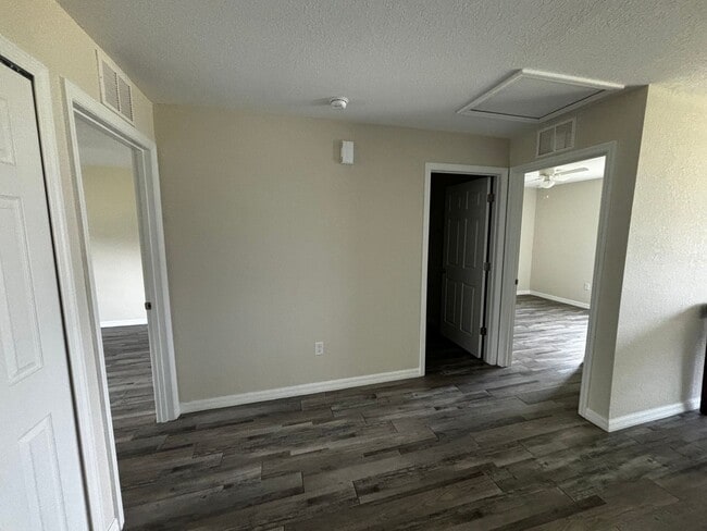 Building Photo - 2/2 Quad End Unit - SE Ocala