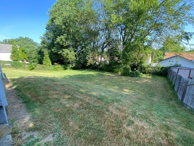 Building Photo - 927 Davies Ave