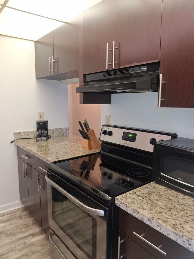 Building Photo - Now Leasing: 1-bedroom and 1.5 bath condo ...