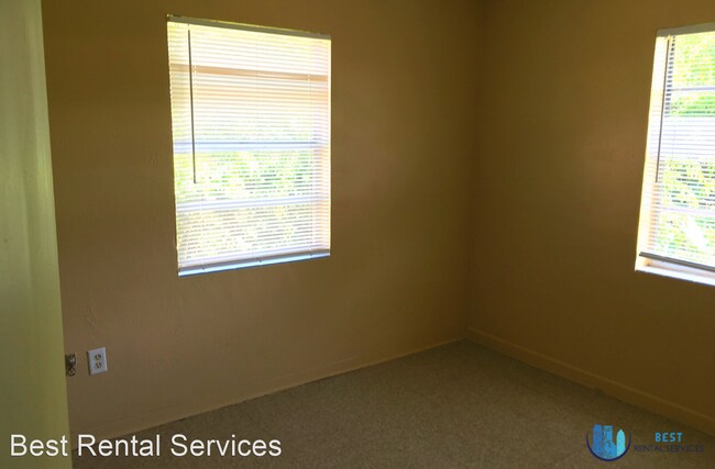 Foto del edificio - 3 br, 1 bath House - 2235 Lakeview St