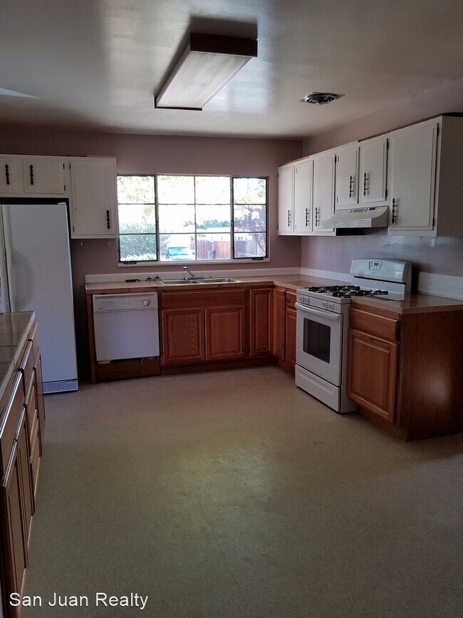 Building Photo - 3 br, 2 bath House - 2324 E 14th Street