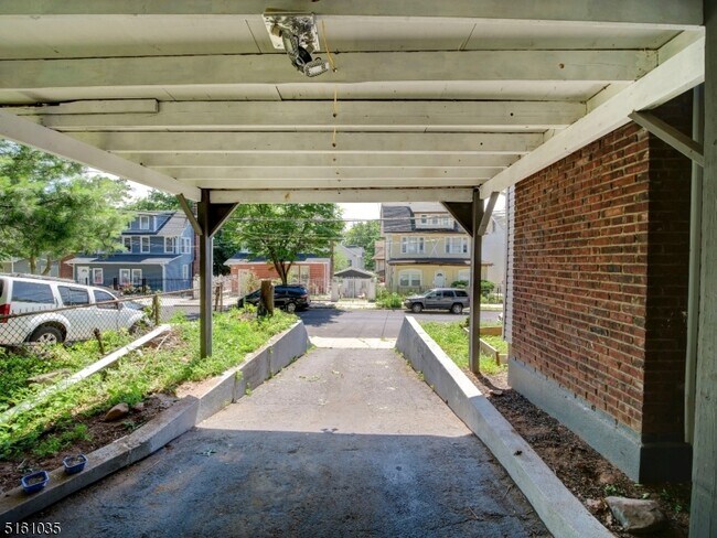 Building Photo - 31 Pine Grove Terrace