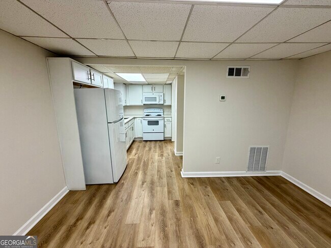 Foto del edificio - 1329 Watts Rd