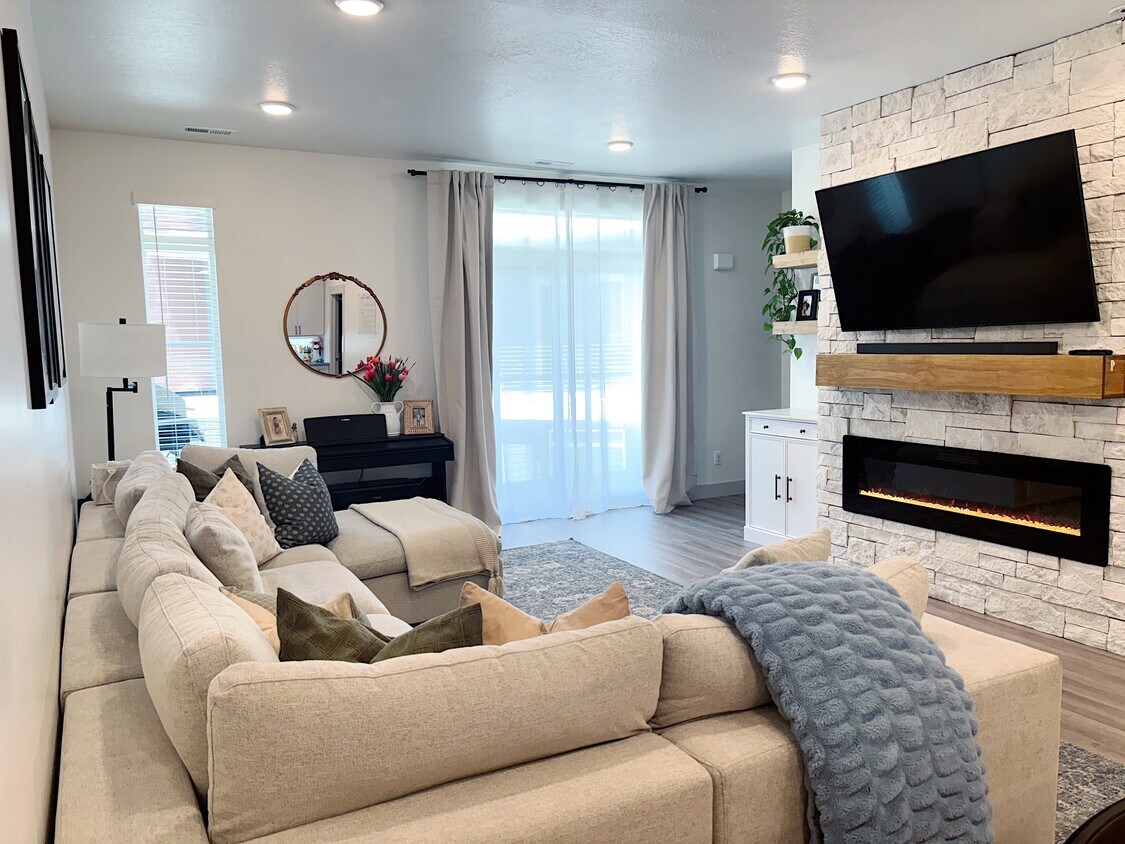 Foto principal - 941 E Whistle Dr