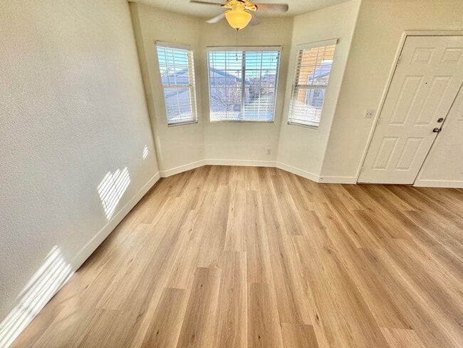 Building Photo - NEWLY UPDATED CONDO WITH BALCONY NEAR SUMMERLIN