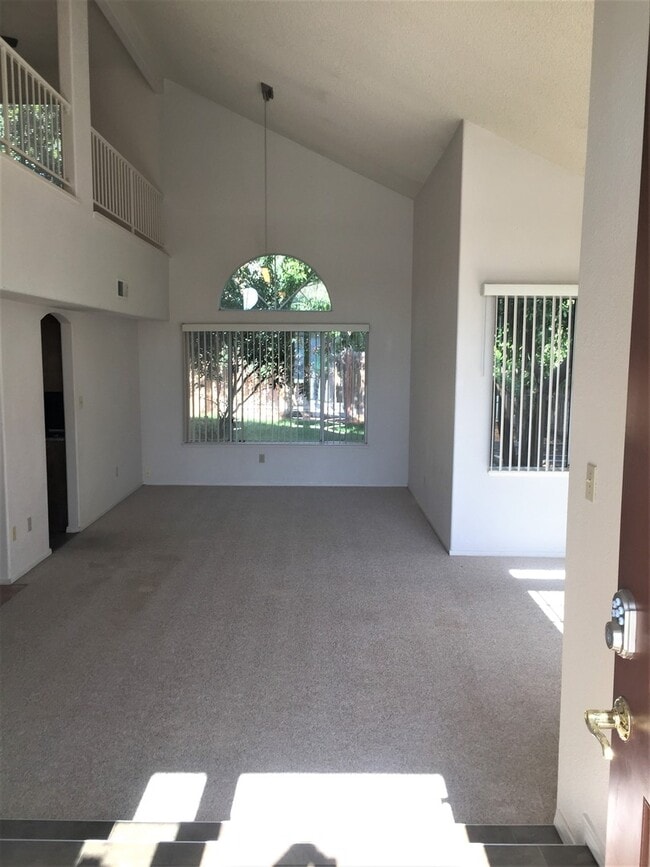 Building Photo - 2 story 3 bed in Northwest Bakersfield wit...