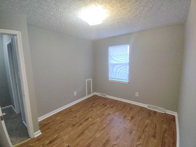 Foto del edificio - 14 Fonda Dr