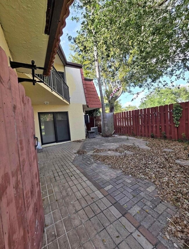 Building Photo - 3928 Victoria Dr