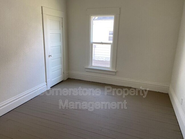 Foto del edificio - 1111 S 18th St