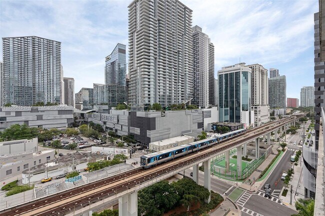 Foto del edificio - 690 SW 1st Ct