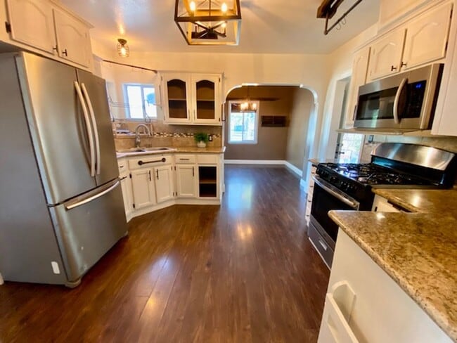 Foto del edificio - $1,950 Butler & Orange, Charming 2 Bed wit...