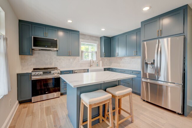 Foto del edificio - 705 Haller St NE