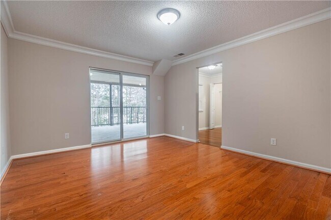 Foto del edificio - 295 Winding River Dr