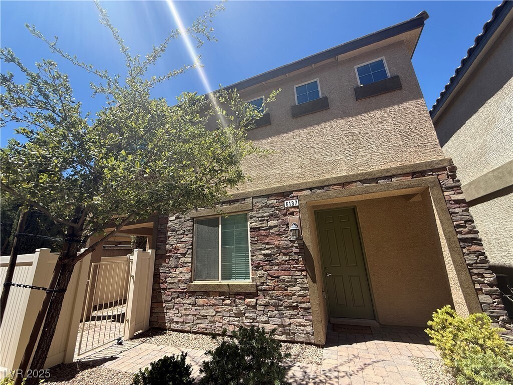 Foto principal - 6137 Scarlet Leaf St