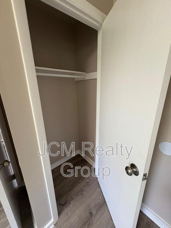 Building Photo - 3 Sunderland St