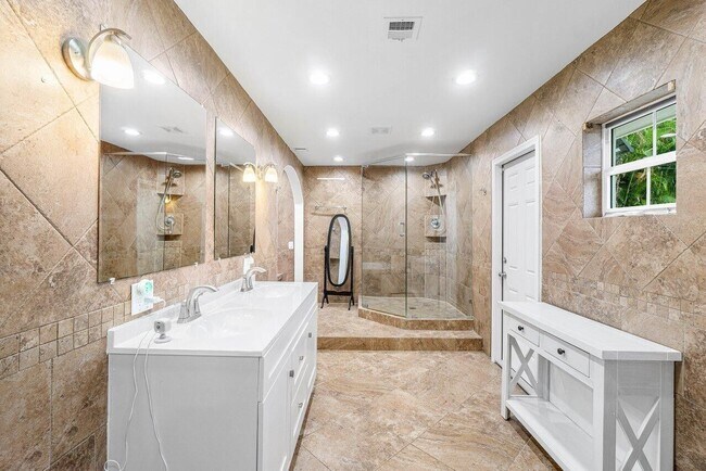 Foto del edificio - 4323 Redding Rd