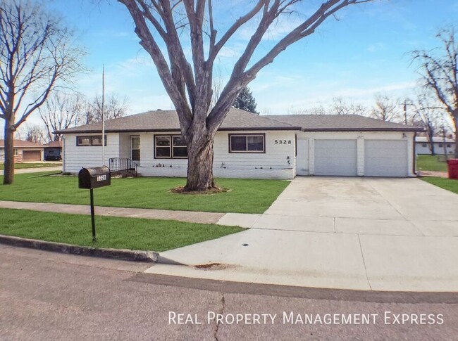 Building Photo - Great Home in Kingswood!!