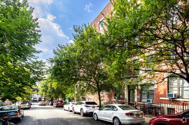 Building Photo - 107 E 102nd St