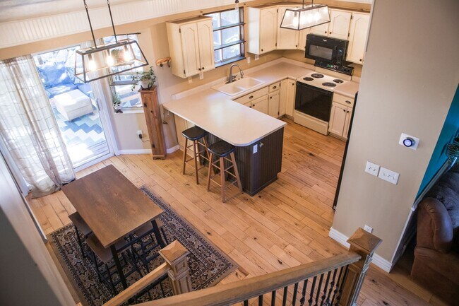 Building Photo - Spacious 4-Bedroom Home in West Valley City!