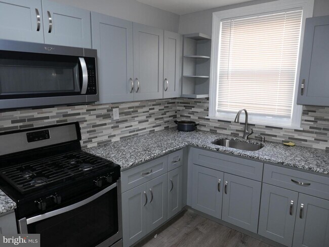 Foto del edificio - 631 Andover Rd