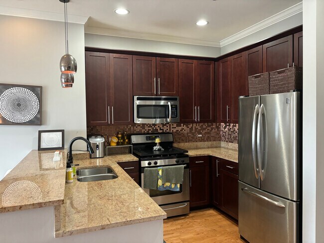 Foto del edificio - 4950 N Western Ave