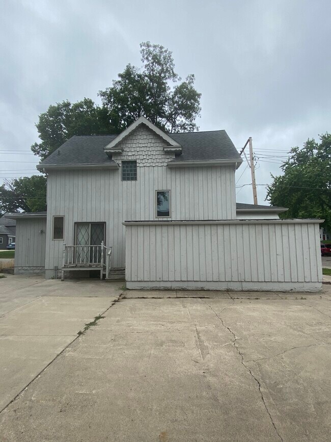 Building Photo - 305 Euclid Ave