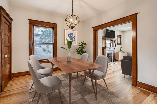 Building Photo - Charming Highland home near shops at Tennyson