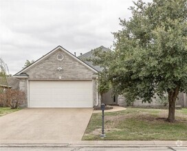 Building Photo - 3818 Dresden Ln