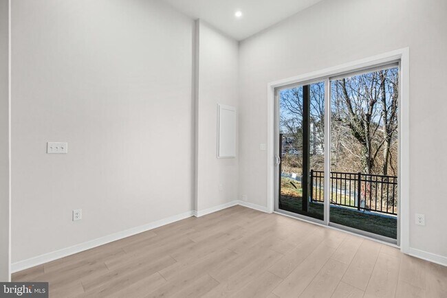 Foto del edificio - 6236 Folly Ln