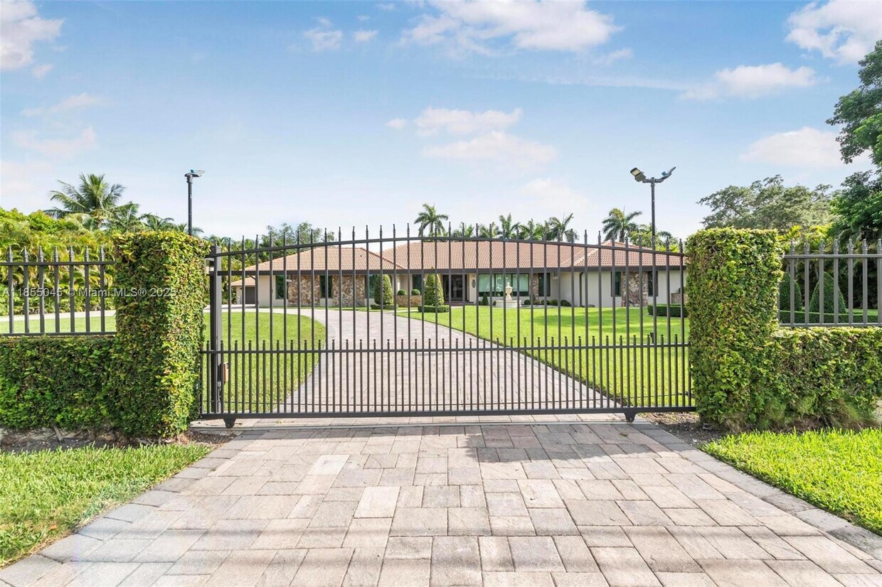 Foto principal - 9255 SW 108th St