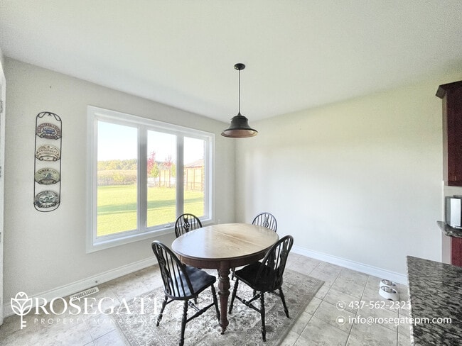 Building Photo - Elegant 4-Bedroom Home with Backyard & Mul...