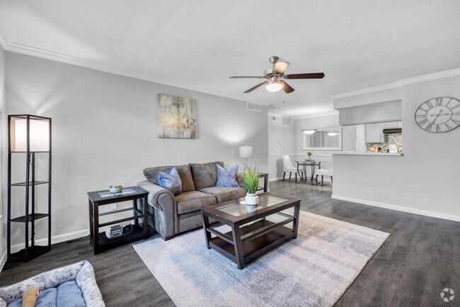1BR, 1BA - 676SF - Living Room - Preserve at Westchase