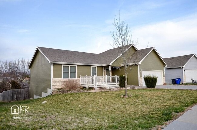 Building Photo - FENCED BACKYARD, CLOSE TO FT. RILEY!