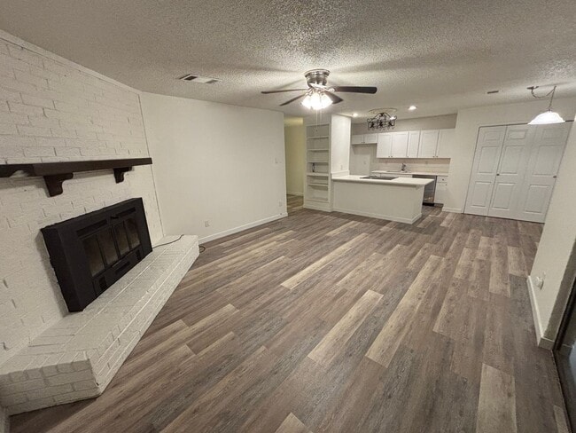 Building Photo - 536 Normandy Ln