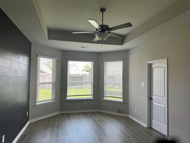 Building Photo - 7331 Saddle Tree Dr