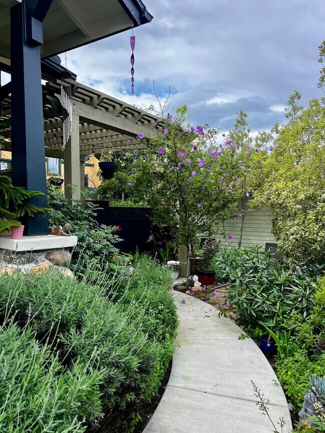Foto del edificio - Charming Restored Craftsman in the Heart of North Park