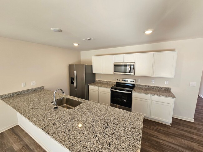 Foto del edificio - Brand New town home in Newton, NC