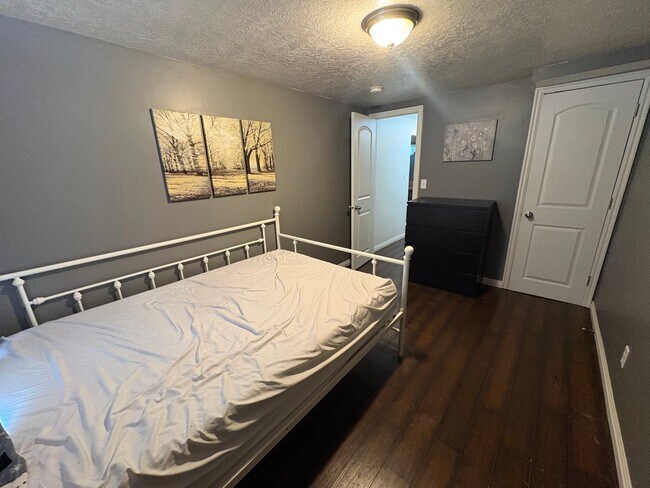 Foto del edificio - 668 W 890 N St
