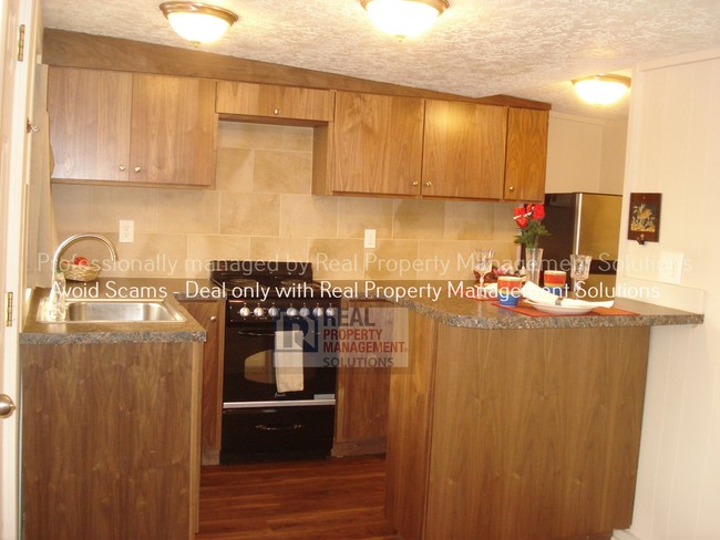 Building Photo - Absolutely Adorable!!! Single Family Home