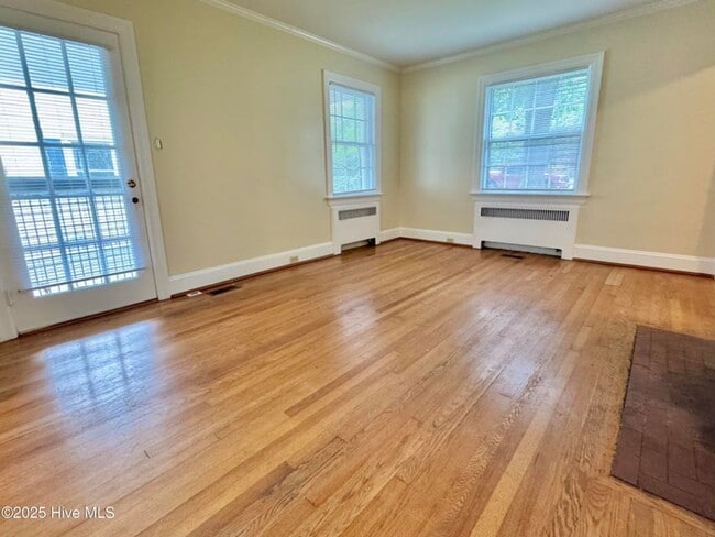 Building Photo - 306 Wilson Ave